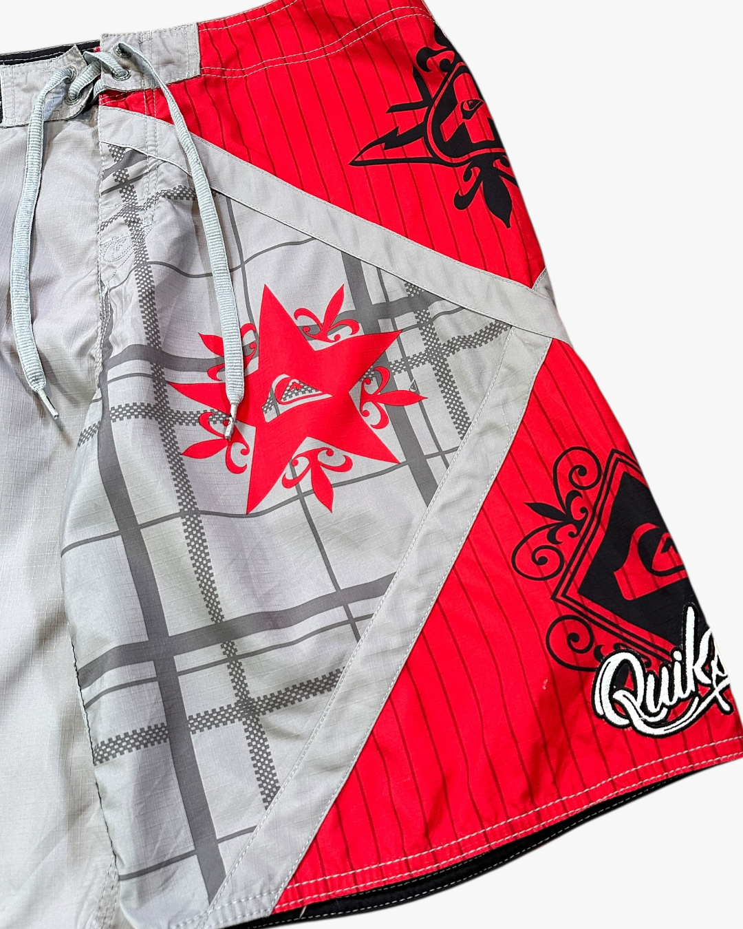 2000s QUIKSILVER BOARDIES - 32”