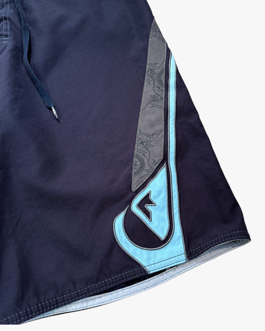 2000s QUIKSILVER BOARDIES - 33”