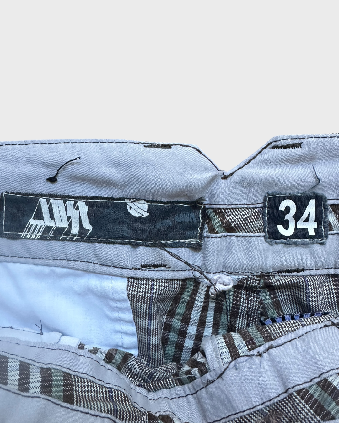 00s lost plaid shorts - 34”