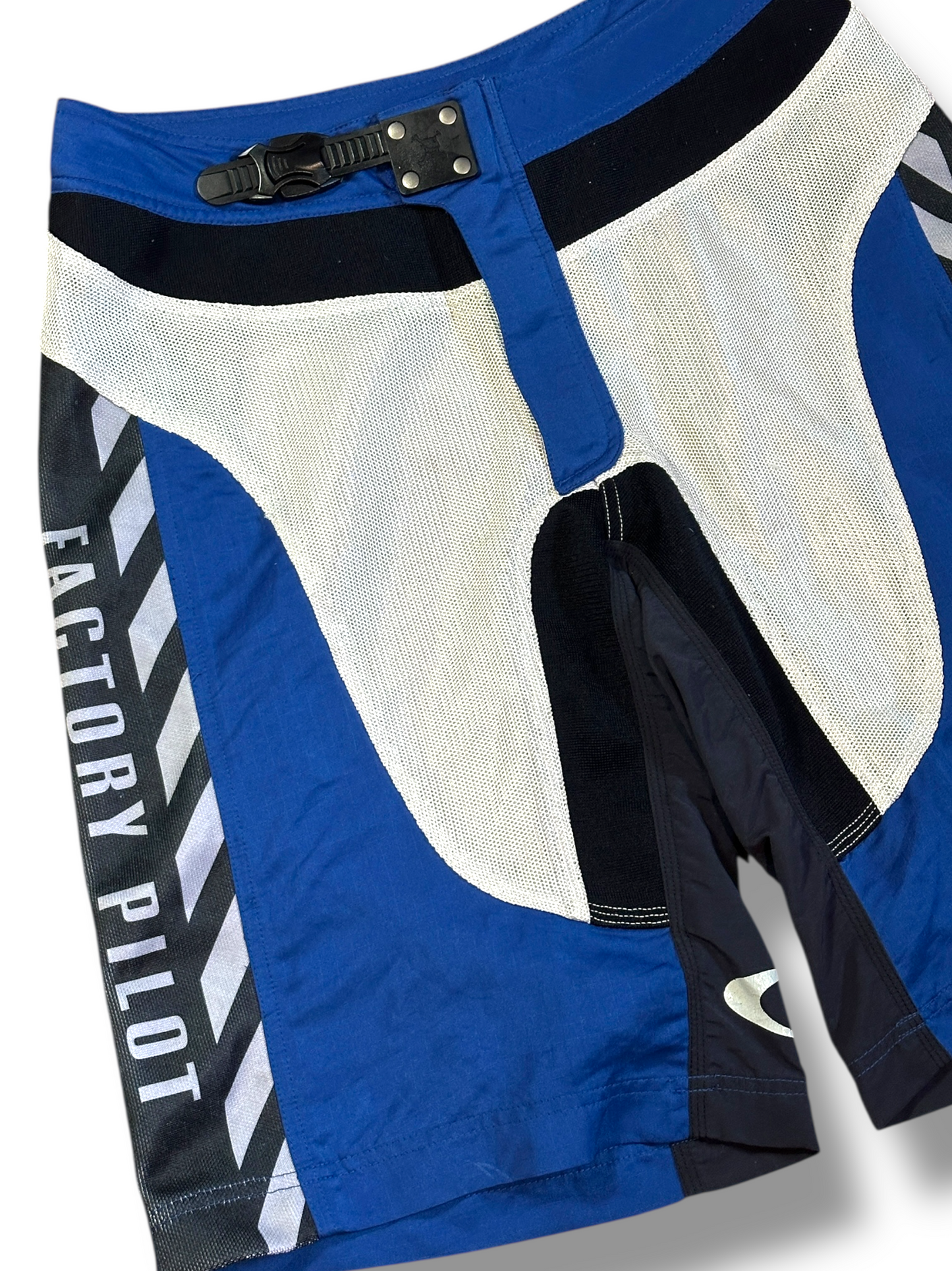 2000’s OAKLEY FACTORY PILOT TECHNICAL SHORTS - M